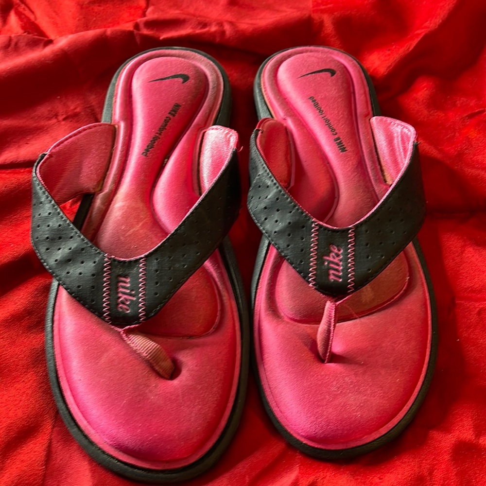 Nike sandals very comfortable.